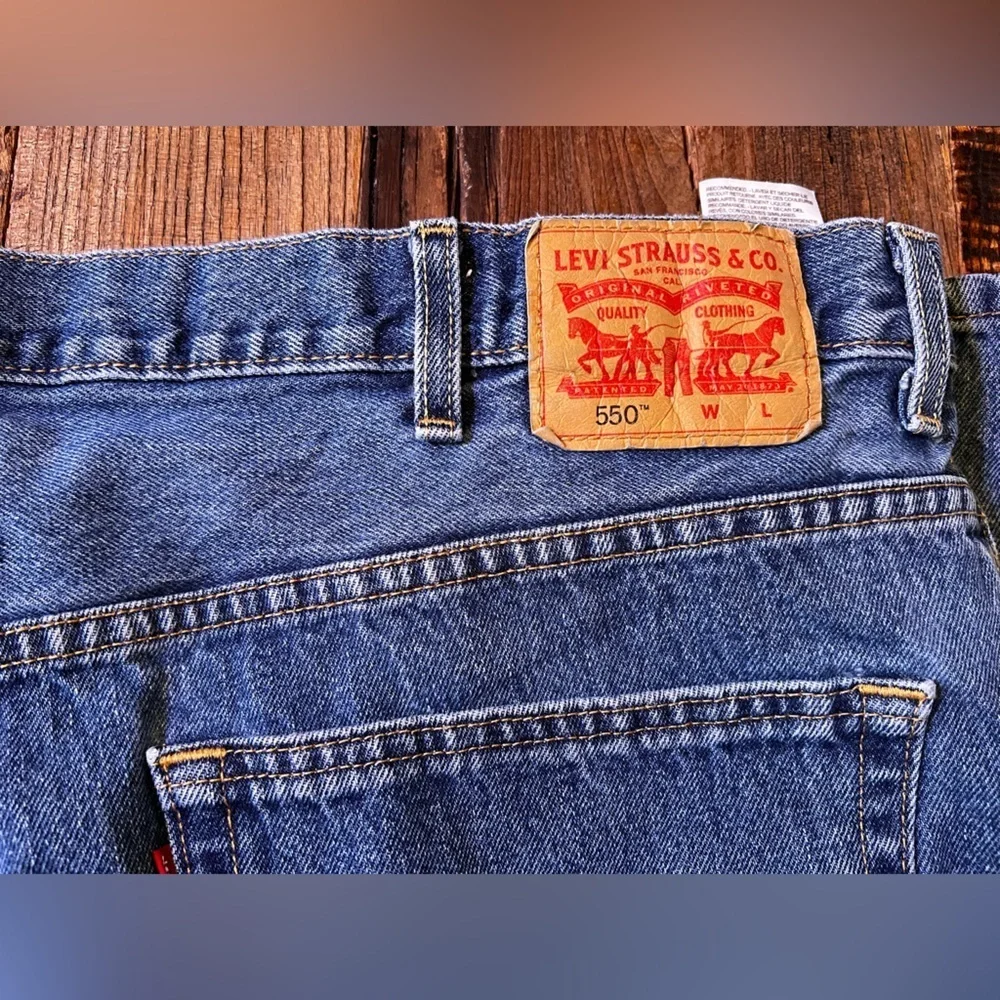 Levi Strauss & Co 550. 46x34